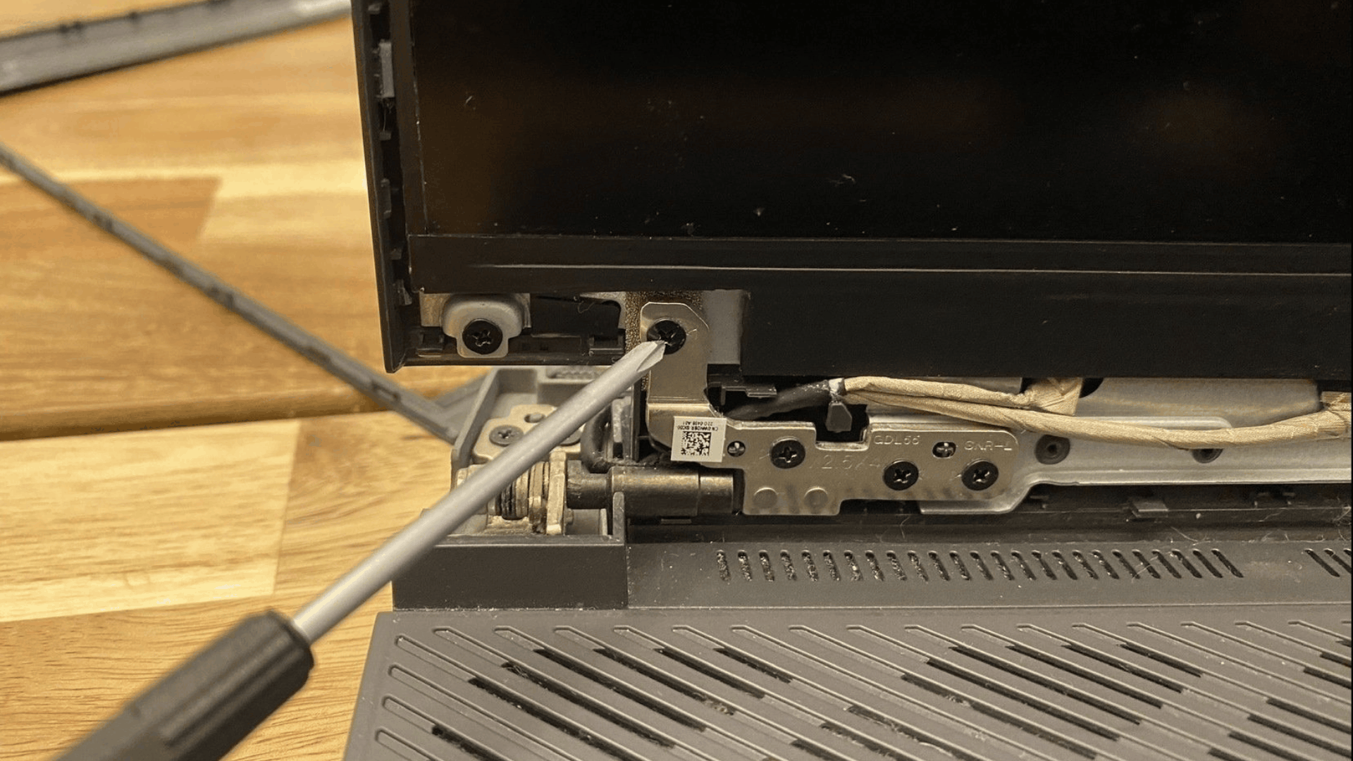 Dell Laptop Hinges Repair in Moti Nagar