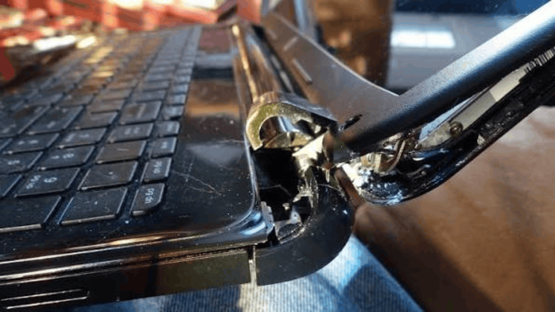 HP Laptop Hinges Repair in Connaught Place