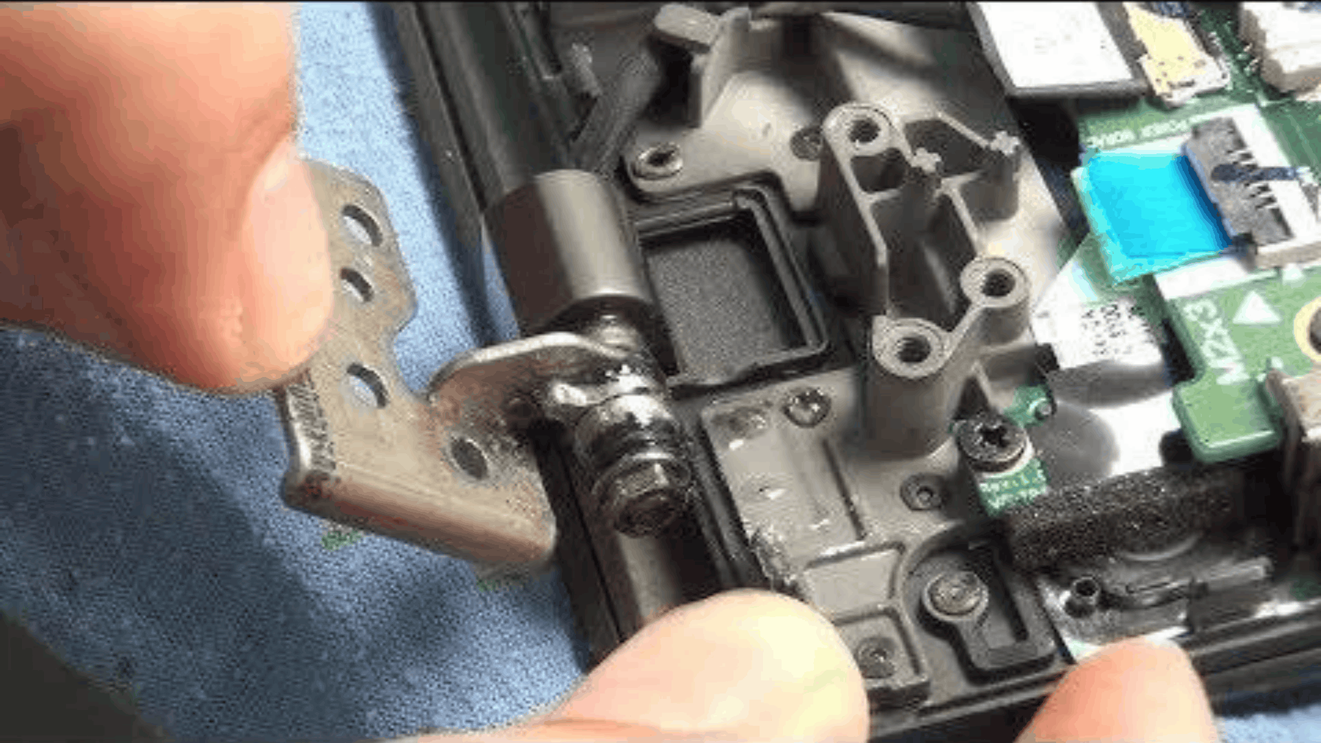 HP Laptop Hinges Repair in Vasant Vihar