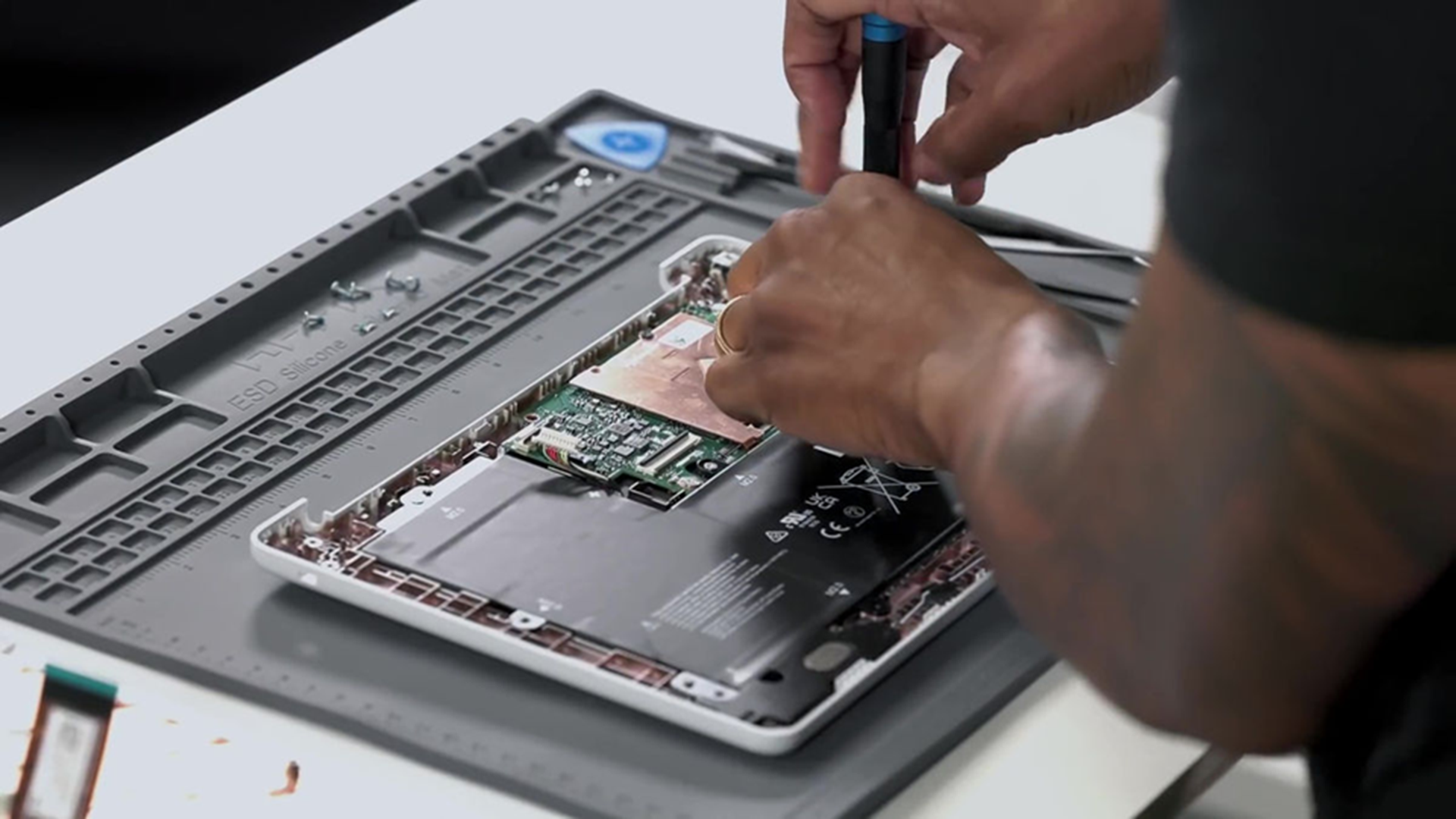 Manufacturer, Exporter, Importer, Supplier, Wholesaler, Retailer, Trader of Microsoft Surface Repair in New Delhi, Delhi, India